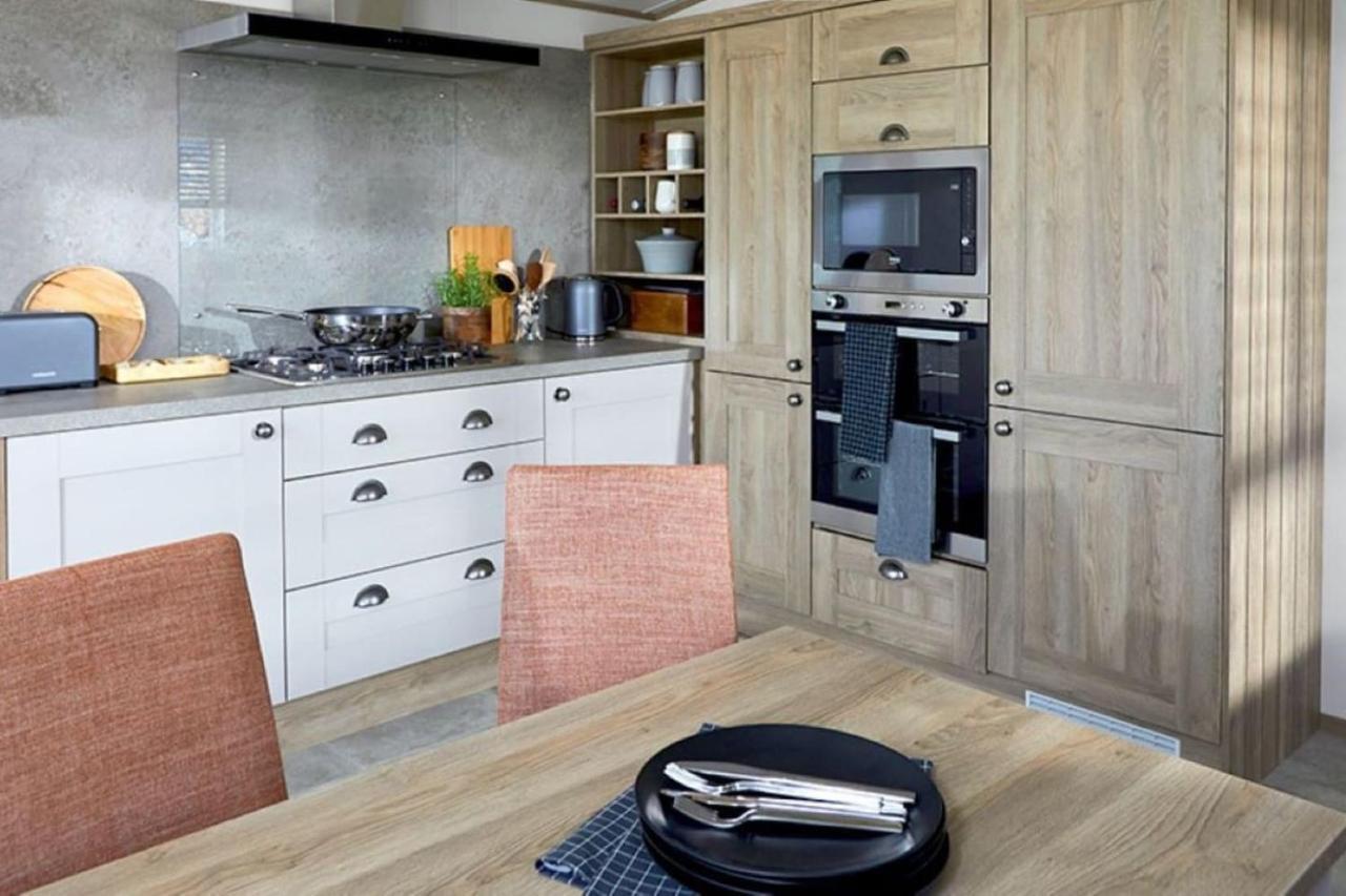 Captivating Bluebell Lodge 2-Bed Cotswolds Caravan Cirencester Kültér fotó