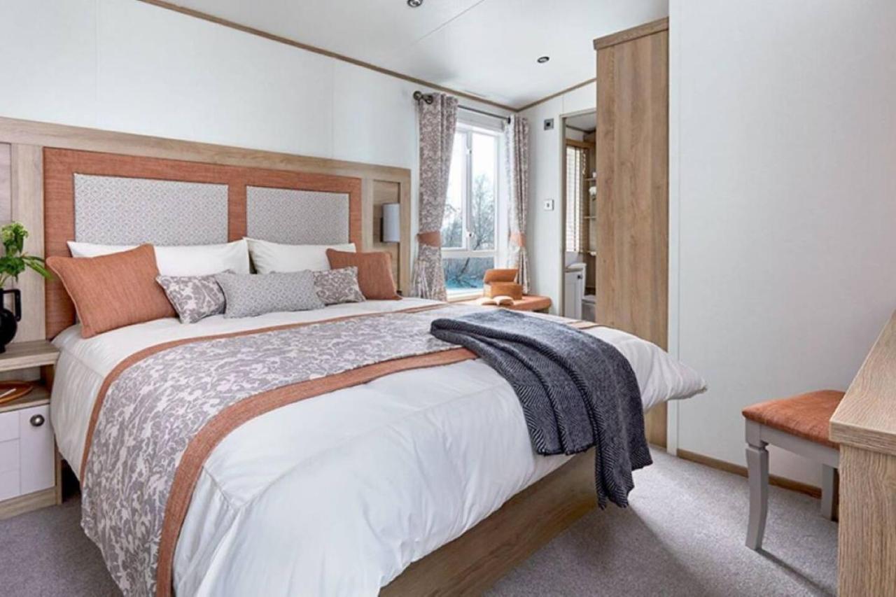 Captivating Bluebell Lodge 2-Bed Cotswolds Caravan Cirencester Kültér fotó